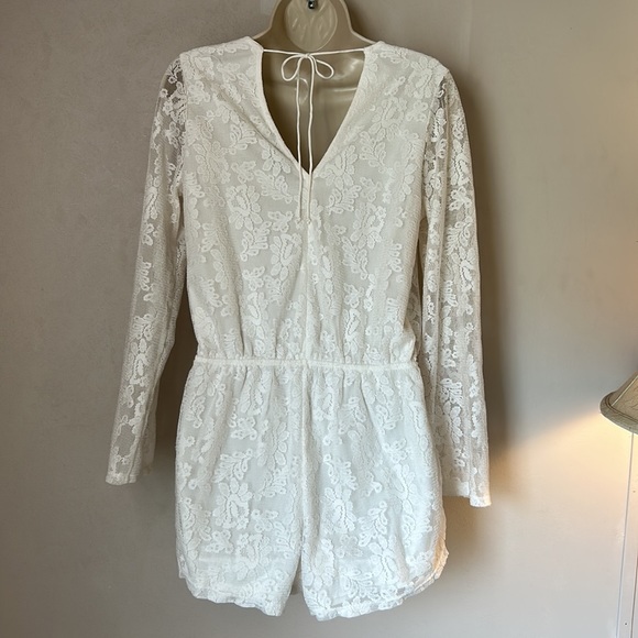 EXPRESS | ROMPER | SM PETITE | LACE | FULLY LINED - Picture 4 of 11